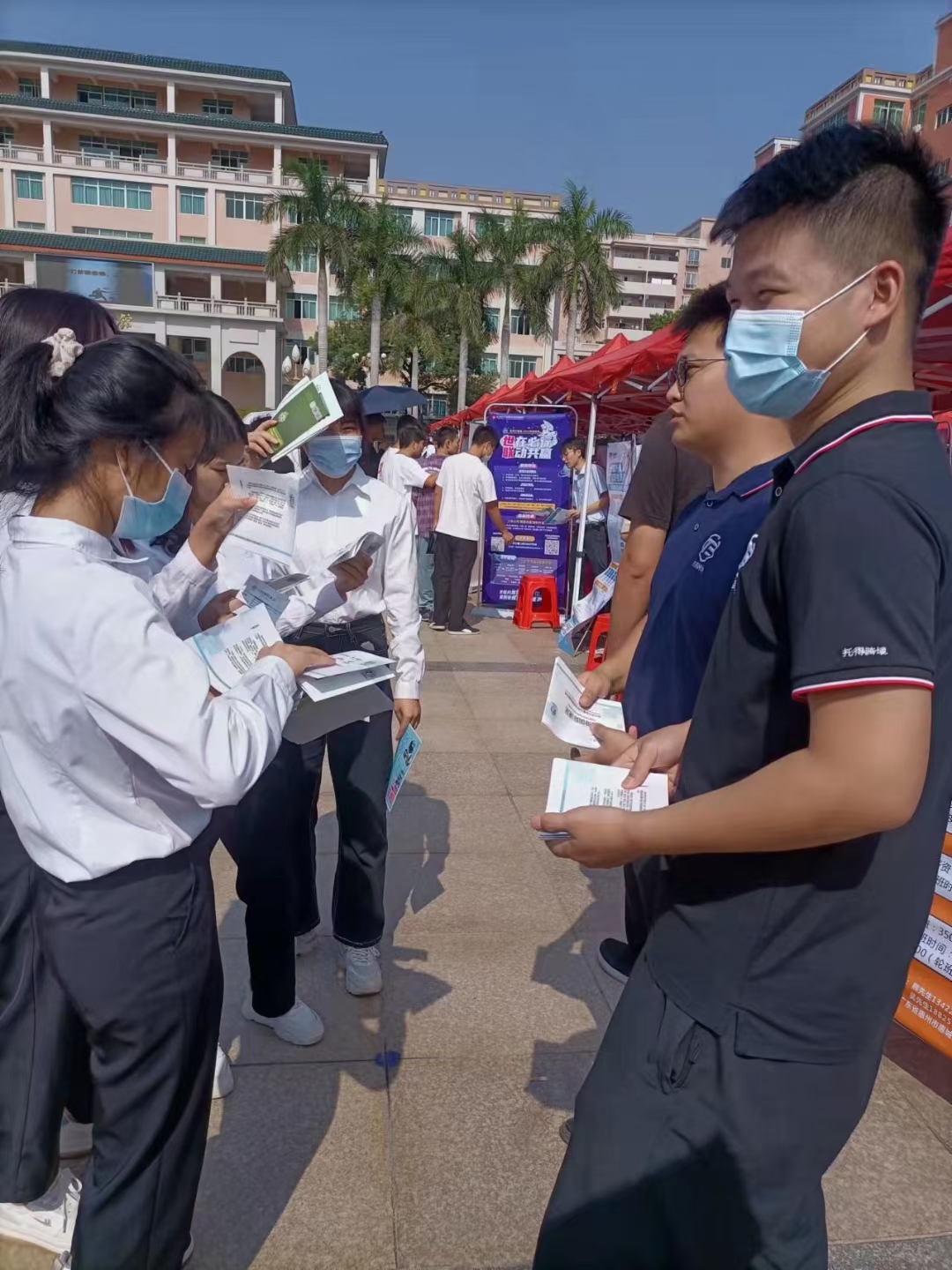 组织会员企业参加惠州市经济职业技术学院毕业生招聘会(图3)